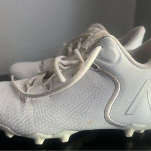 New balance kids football cleats White
